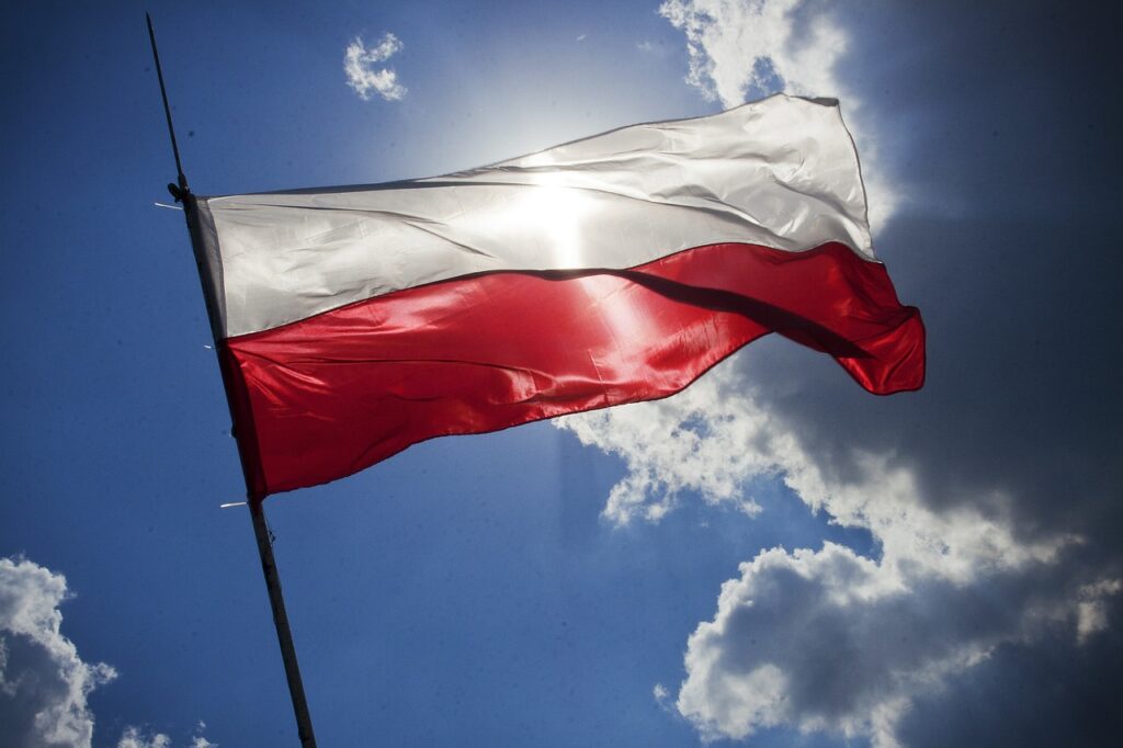 flag, nature, poland-792067.jpg